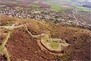 From Saranda: Ancient Phoenice Ruins & Nivicë Village Lunch