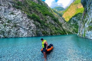 Vanuit het centrum van Shkodra: rivierrondvaart op de Shala - bus- en boottocht