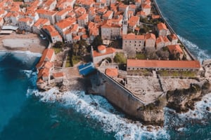 Fra Tirana: Dagsudflugt til Budva og Kotor med afhentning på hotel