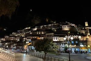 Au départ de Tirana et Durres : excursion à Berat et au lac Belshi