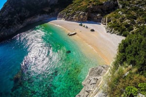 Vlora, Dhermi & Llogara: dagtour vanuit Durrës of Golem