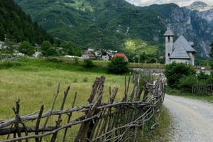 Au départ de Tirana/Durres/Shkoder : excursion à Theth et Blue Eye (petit groupe)
