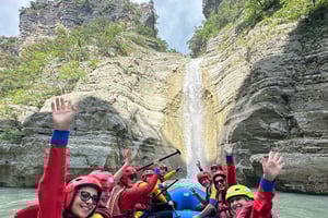 Von Tirana aus: Osumi Canyons Rafting Tagesausflug mit Mittagessen