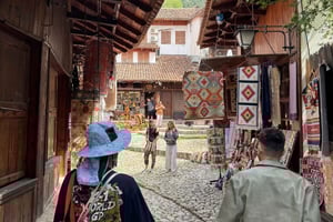 Von Tirana/Shkoder: Burg Kruja, Alter Basar, Sari Salltik