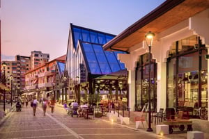 Desde Vlora/Orikum: la capital, Tirana, el castillo y la tirolina