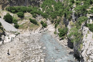 Gjirokastër: Bënja varme kilder og Lengarica-canyon