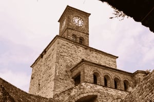 ジロカストラ城の入場チケットをご用意しております