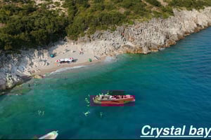 Himara: tour en barco por la costa con paradas para nadar
