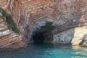 Tour en bateau de Ksamil à Pulebardha, à la grotte des pigeons et plongée avec tuba