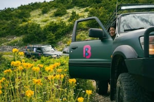 Kurvelesh ja Peshturan vesiputous: off-road-retki lounaalla