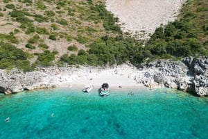 Rejs imprezowy z Himary do Jaskini Piratów