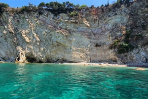 Sarandë: Auringonlaskun veneretki paikallisen viinin kera