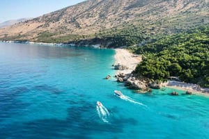 Saranda: tour in barca al tramonto con vino locale