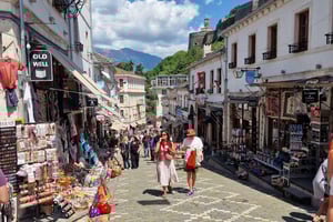 Tour por Saranda: castillo de Lekuresi, Ojo Azul y Gjirokastra
