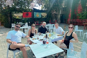 Sarande : L'œil bleu avec dégustation de mets traditionnels et de vins