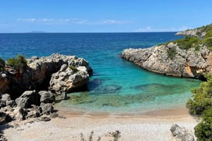 Sarandë: Kystsejlads til Porto Palermo/Himare med solnedgang
