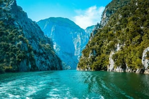 Excursión de 1 día a Shkodër: lago Koman, río Shala y Valbona