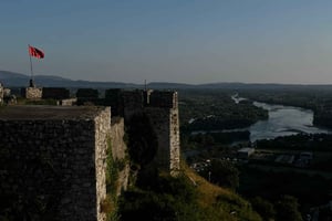 Scutari: tour del castello di Rozafa con vista al tramonto.