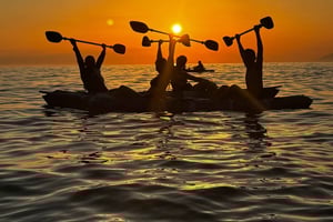 Excursion en kayak au coucher du soleil - Lukova, grottes minuscules et plages secrètes