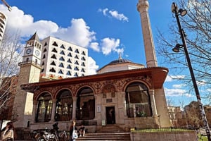 Tirana: Een wandeling door de geschiedenis van Albanië.