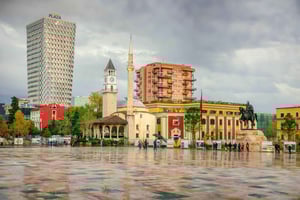 Tirana: Videotur med droner