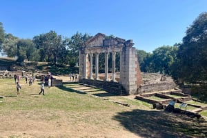 Tirana: Apollonia ja Karavastan laguuni – päiväkierros lounaalla