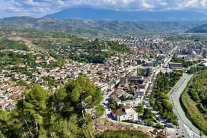 Tirana: dagstur til Berat, Belsh-sjøen og zipline