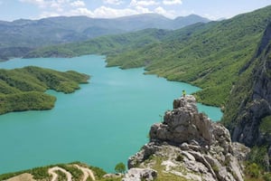 Tirana: Dagtrip Bovilla Meer met wandelen en zwemmen
