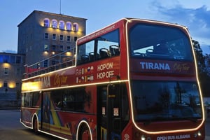 Świąteczna wycieczka po Tiranie z Open Bus Albania