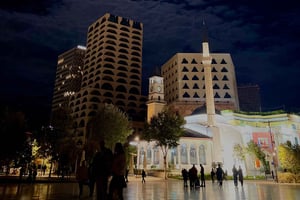 Tirana: tour serale privato con caffè e cocktail