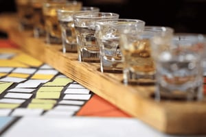 Raki-maistelu ja meze-ruokien yhdistely asiantuntijan opastuksella Tiranassa