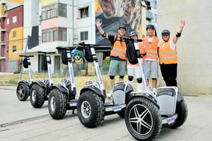 Tirana: Segway-tur med gatekunst og bunkere
