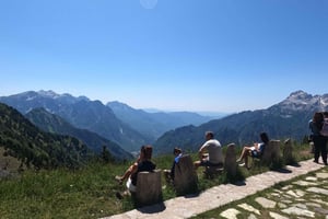 Tirana: Excursión privada de un día a Theth, los Alpes albaneses y el Ojo Azul