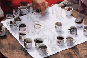 Gjirokastraでの伝統的な石臼挽きコーヒー体験