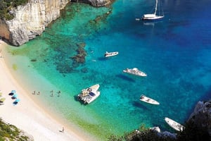 Vlora: Sazan-øen, Haxhi Ali-hulen og Karaburun-turen