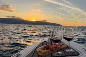 Vlora: rejs wycieczkowy o zachodzie słońca z winem i lokalnymi owocami