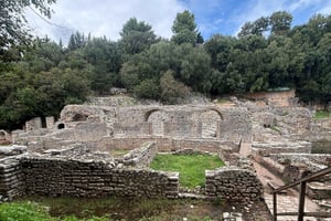 Vlore: Guidet dagstur til Butrint og Gjirokastër