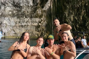 Valona: Isola di Sazan e grotta di Haxhi Ali in motoscafo
