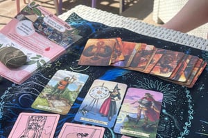 Albufeira: lettura spirituale privata sulla spiaggia