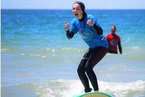 Albufeira: Privat surflektion ved Praia da Galé