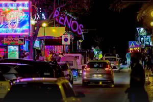 Albufeira : tournée des bars avec shots et entrée en boîte de nuit