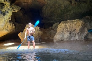 Algarve: tour en kayak por la cueva de Benagil con un guía vikingo