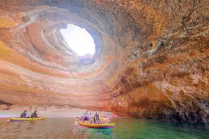 Benagil: Grotte, Insenature e Spiagge Segrete Tour guidato in Kayak