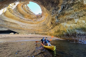 Benagil-kajakkimatka: Benagil, Marinha ja Albandeira-luolat