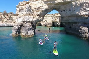 Desde Albufeira: Excursión a las Cuevas Escondidas de Benagil en Kayak