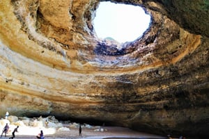 Fra Vilamoura: 2,5 timers bådtur til Benagil-grotten og delfinerne