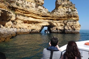 ラゴス：ポンタ・ダ・ピエダーデへのプライベートボートクルーズとスイミング