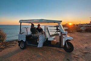 Lisbonne avec Tukxi : excursion en TukTuk au coucher du soleil avec saveurs locales