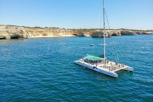Portimão: medio día en catamarán a Benagil y Carvoeiro