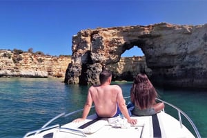 Portimão: tour privato in barca alla grotta di Benagil